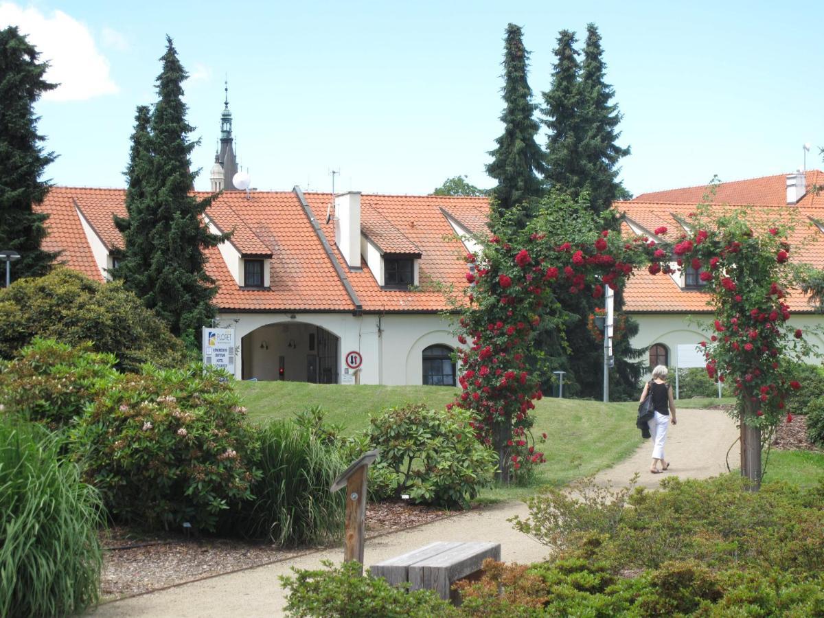 Hotel Floret Pruhonice Exterior photo