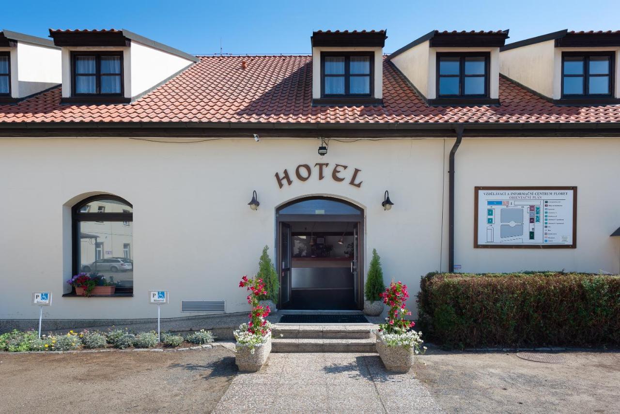 Hotel Floret Pruhonice Exterior photo