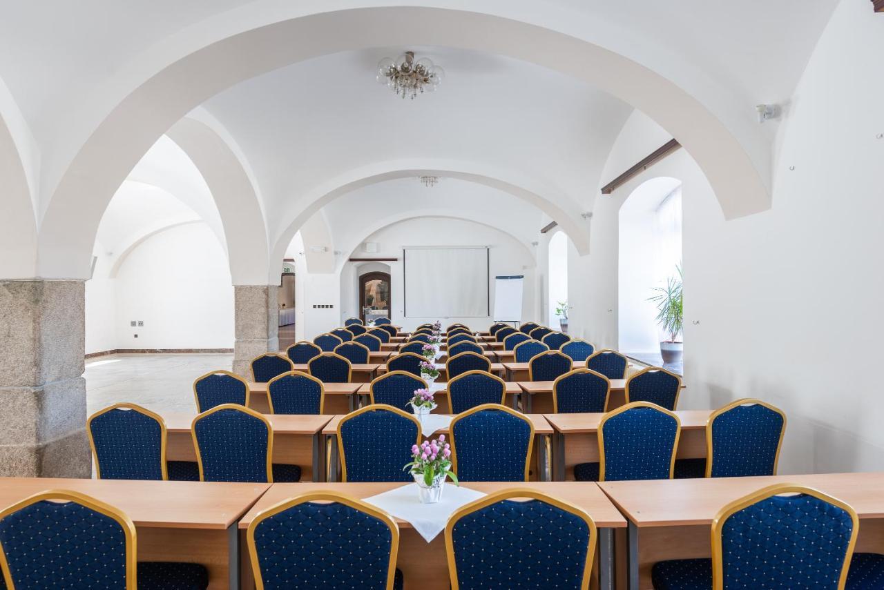 Hotel Floret Pruhonice Exterior photo