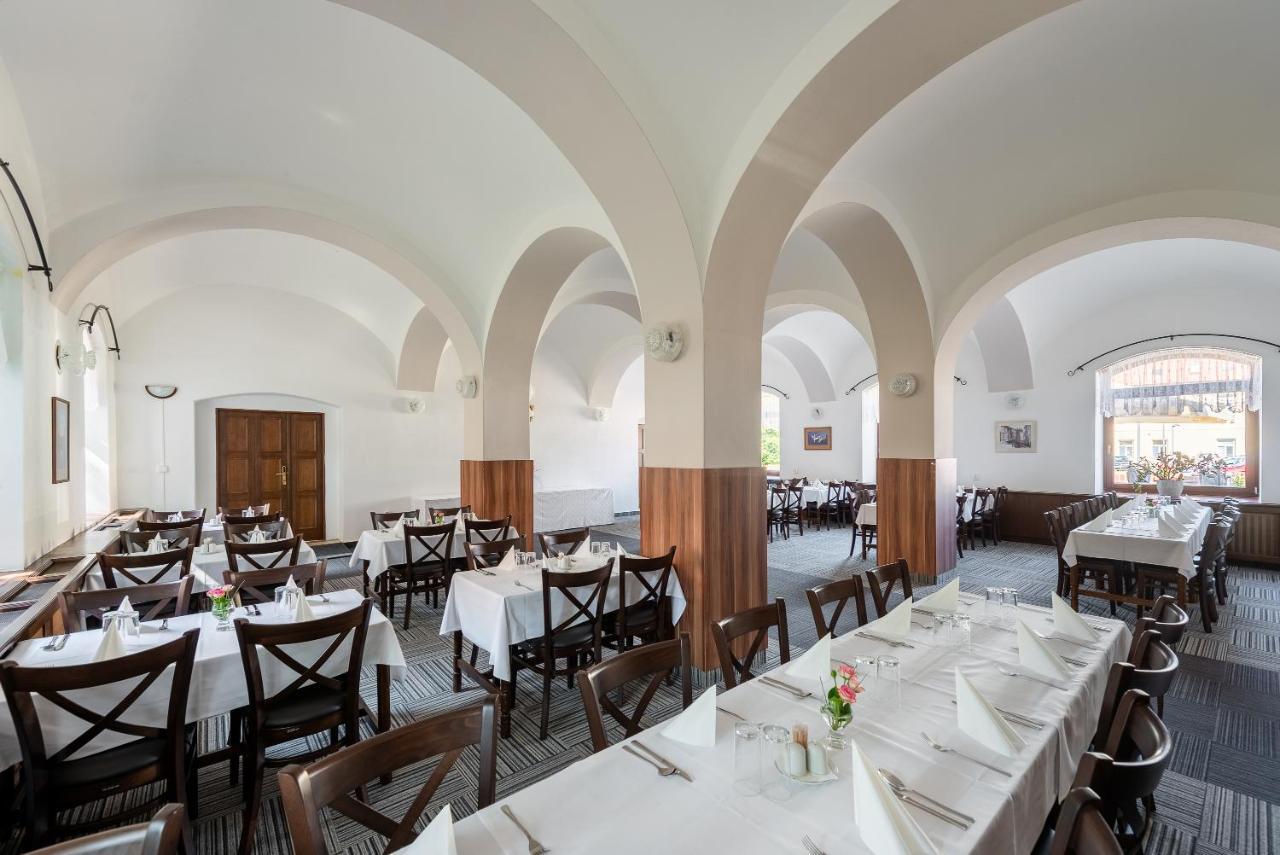 Hotel Floret Pruhonice Exterior photo