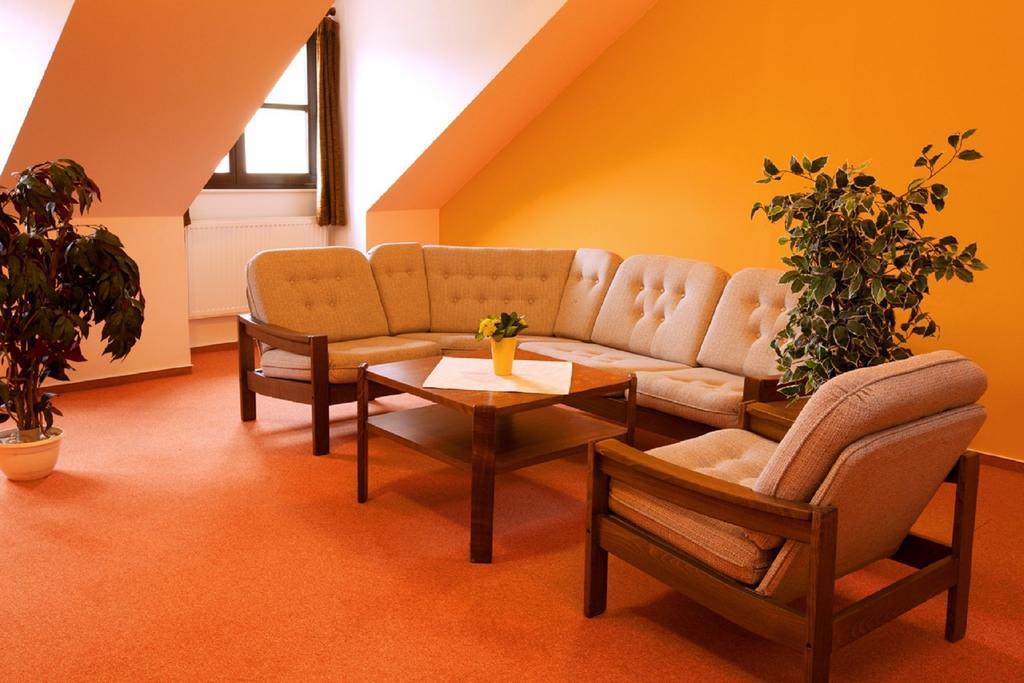 Hotel Floret Pruhonice Exterior photo